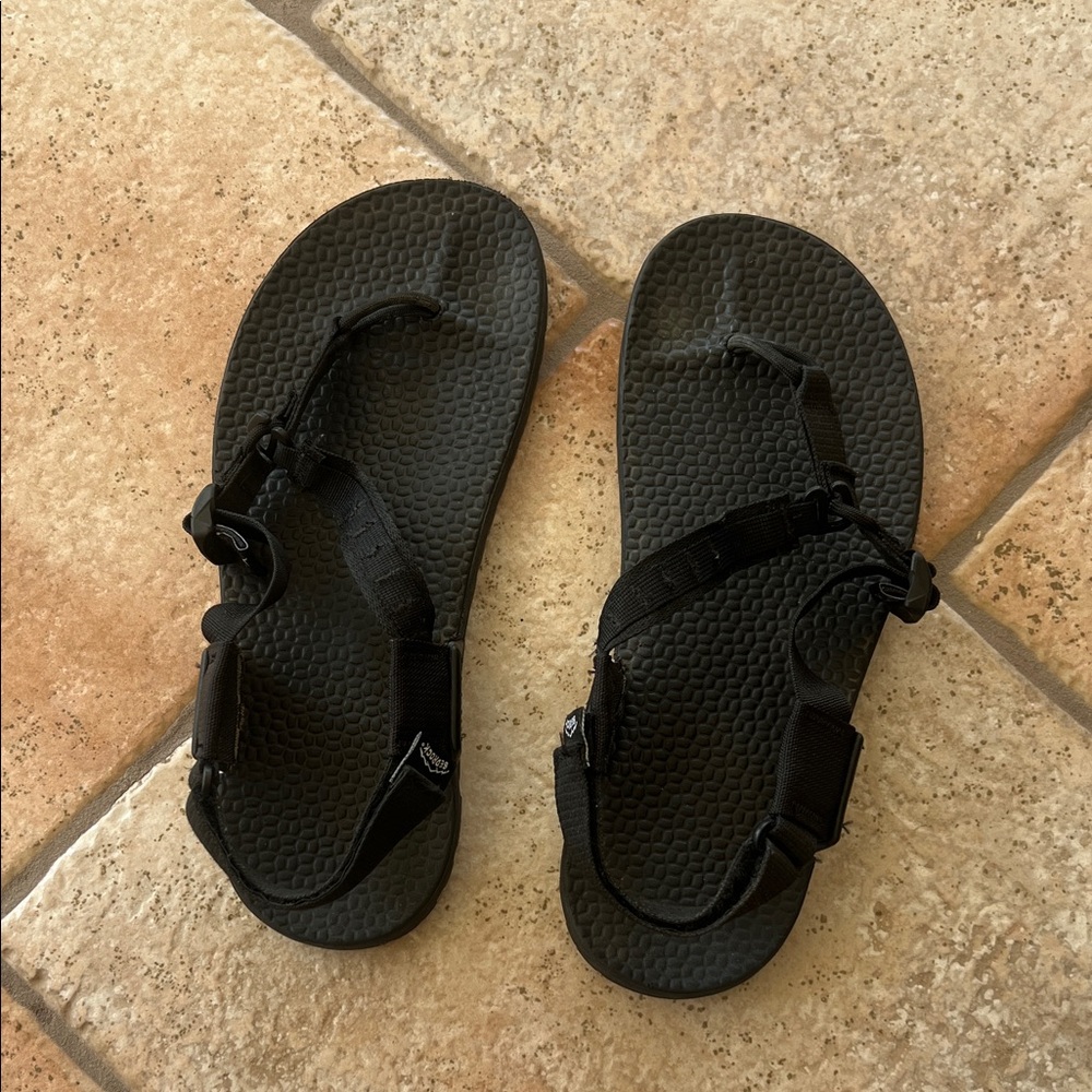 Teva Black Strappy Sandals good for hiking or casual. Size 10 women’s or 8 men’s